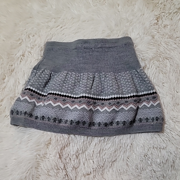 Joe Fresh, Gray and White Bubble Skirt with Pleated Smocked Details,Girls Size 3 - Picture 3 of 5